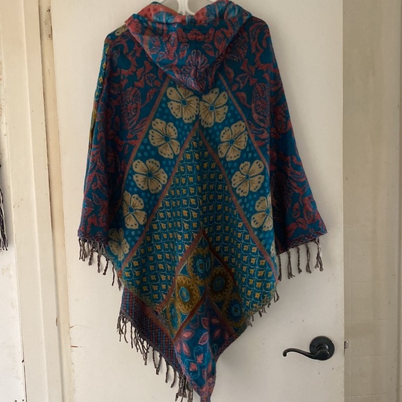 Lightweight Boho poncho - Picture 3 of 3
